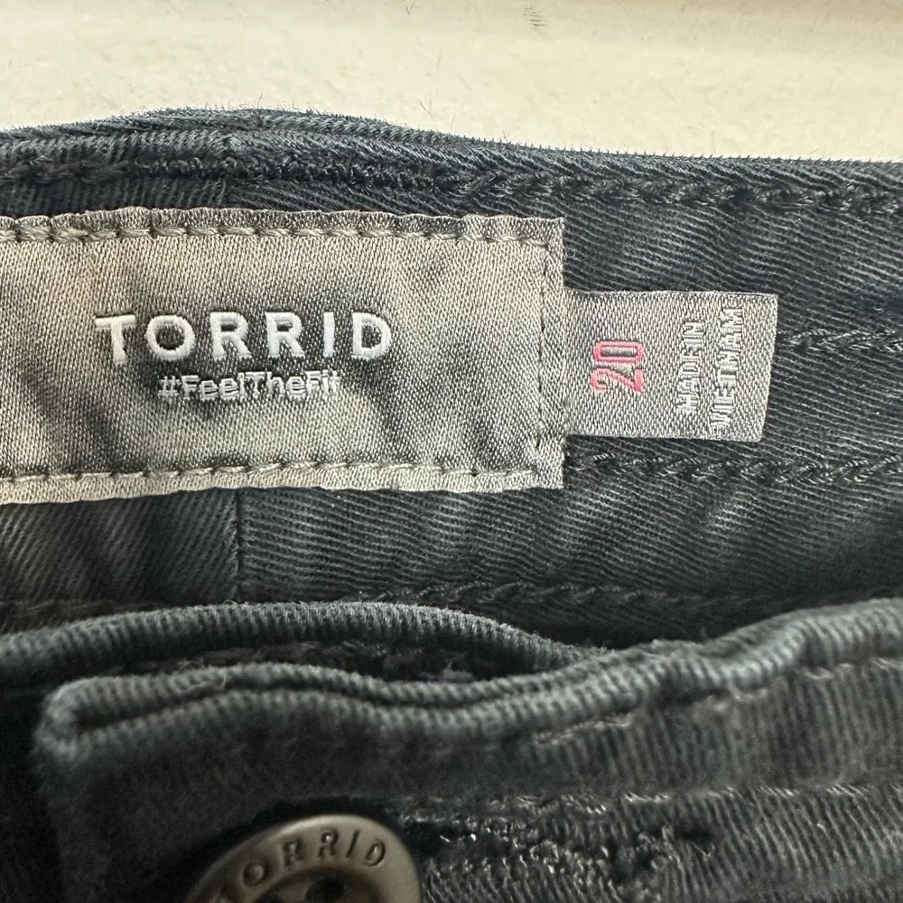 Torrid 3.5 Inch Military Stretch Twill Mid-Rise Short S 20/ 2X